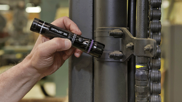 The OPTILUX 365 works with all oil and waterbased fluorescent dyes yellow white green bright blue yellowgreen blue and red as well as water dyes It produces a bright glow that makes all leaks easier to find and at the same time cutting diagnostic time