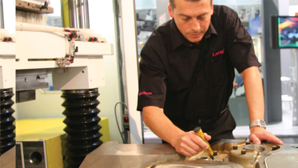 Checking production settings on a Laempe CoreCenter machine