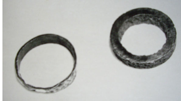 Figure 1 Ring samples of the original cast steel left and steel processed by an electric field right