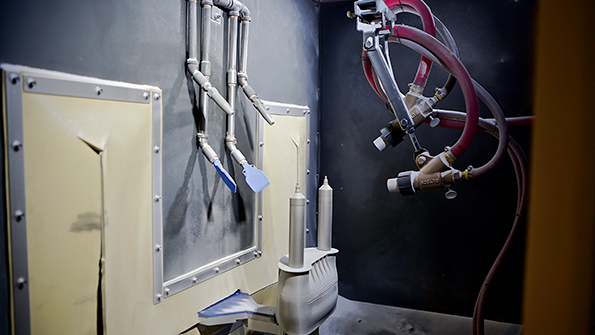 RXS400 system has a small footprint and offers simultaneous dual operation The front enclosure serves as a device that controls media egress by capturing and returning any dust and residual media back to the machine hopper It aids in noise reduction by surrounding the sliding vertical doors through which the parts enter and exit the blast chamber Incorporated is a twin spindle feature allows for two part flow