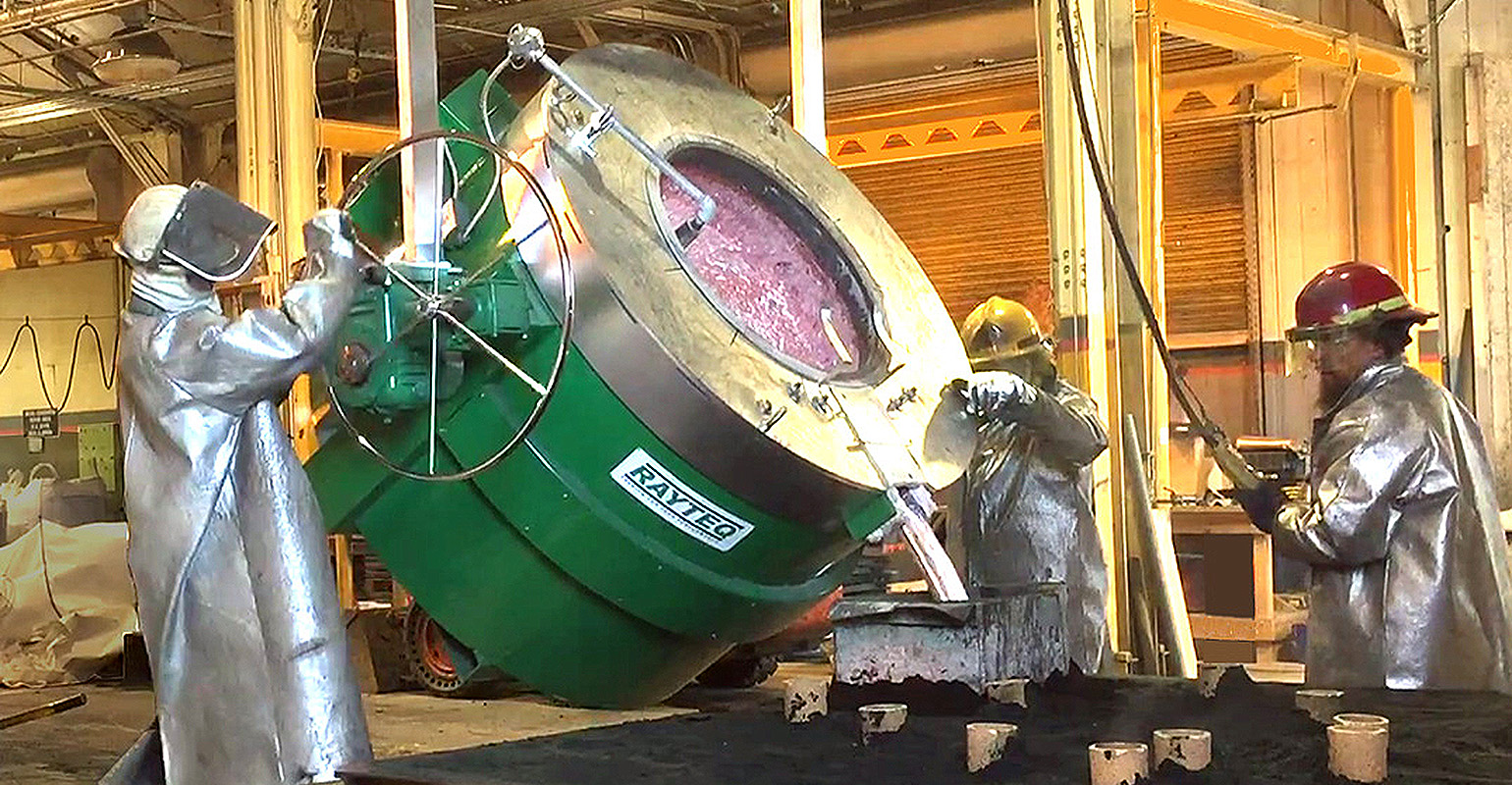 Rayteq DT Series furnace pouring 1