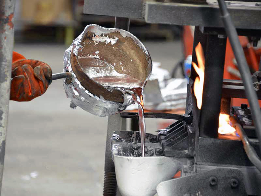 Aluminum Casting Co. Midwest Works pouring aluminum