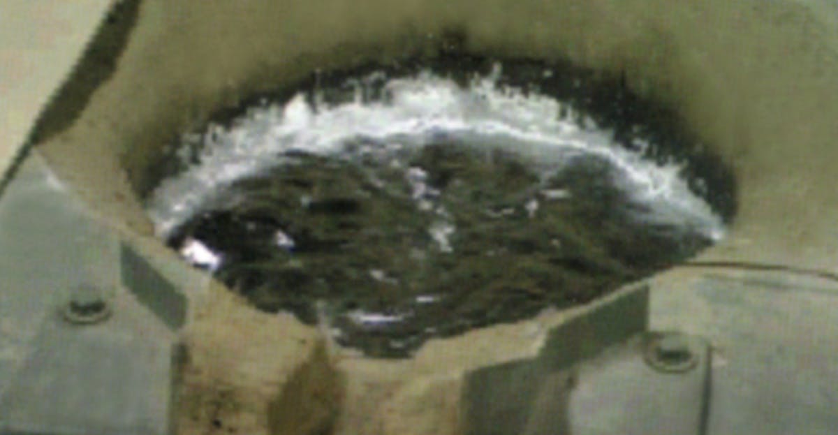 Surface of molten bath in reverse uni-directional stirring.