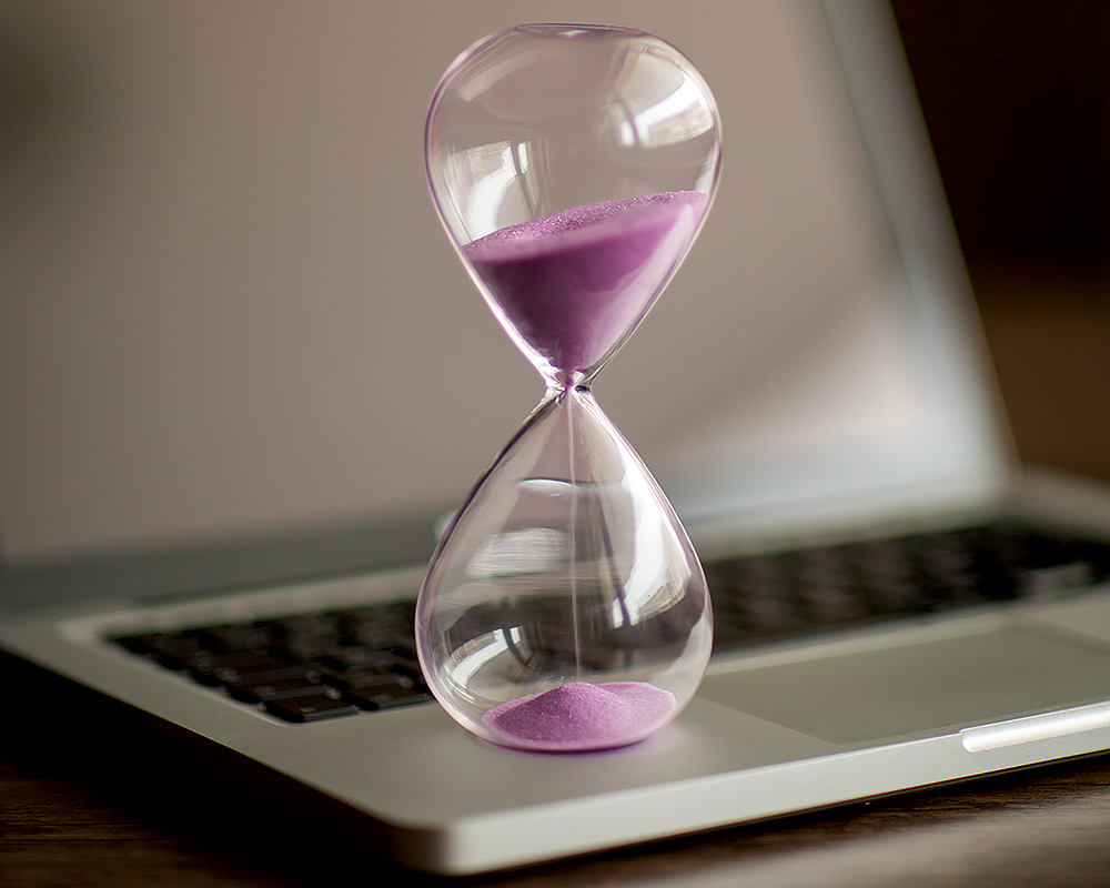 Getty, laptop/hourglass