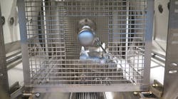 For high-pressure spray cleaning, the system is fitted with a high-pressure pump and spray bars. One of these is placed on the interior wall of the work chamber, the other is mounted at the center of the work chamber. This design supports both interior or exterior spraying, either simultaneously or in an alternating pattern.