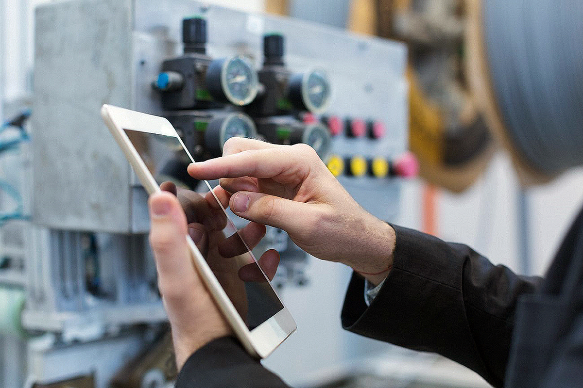 Forklift operators transferring liquid metal from furnaces to the diecasting machines have secure access to this real-time data via a tablet, to ensure optimal fill levels are maintained.