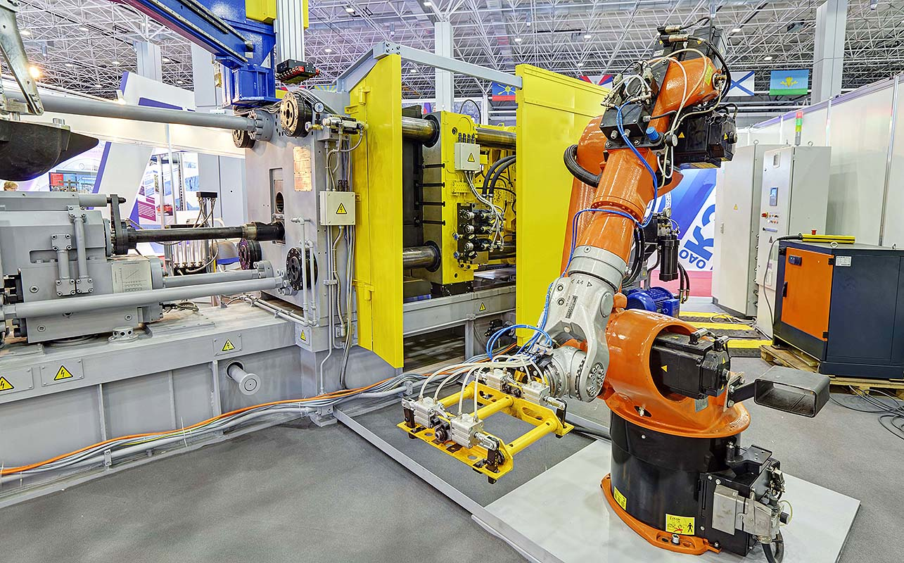 High-volume diecasting is an example of the changing operating conditions and requirements for robots in the metalcasting industry .