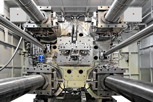 The IPG TF (toggle-free) high-pressure diecasting process is flexible thanks to four independent screws that make it possible to offset any geometric imperfections and thermal expansion in the die as product and process conditions change.