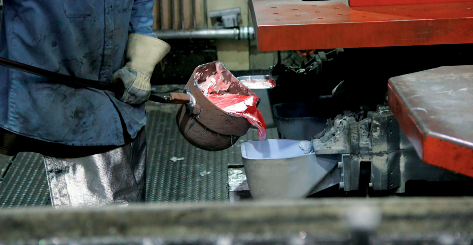 Ladle pouring at WEE Inc., Crookston, Minn.