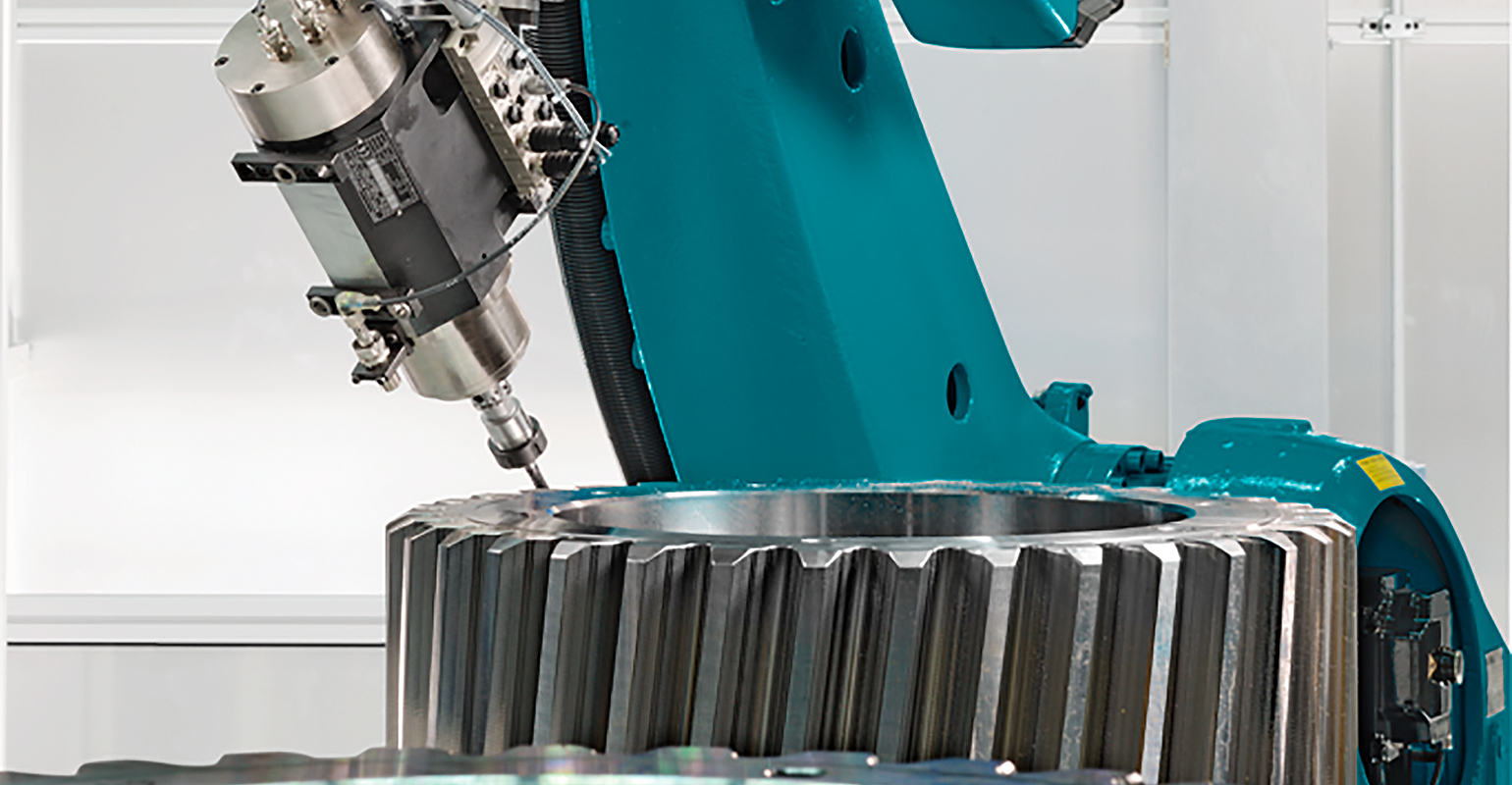The edge-shaping process of large gears. Using solid-carbide cutters, the robot provides the teeth with chamfers of up to 5 mm. It follows the involute contour of the tooth flanks exactly.