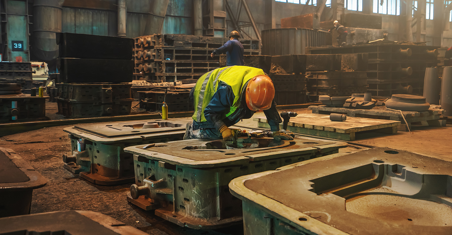 Workers and molds in a metallurgical foundry.