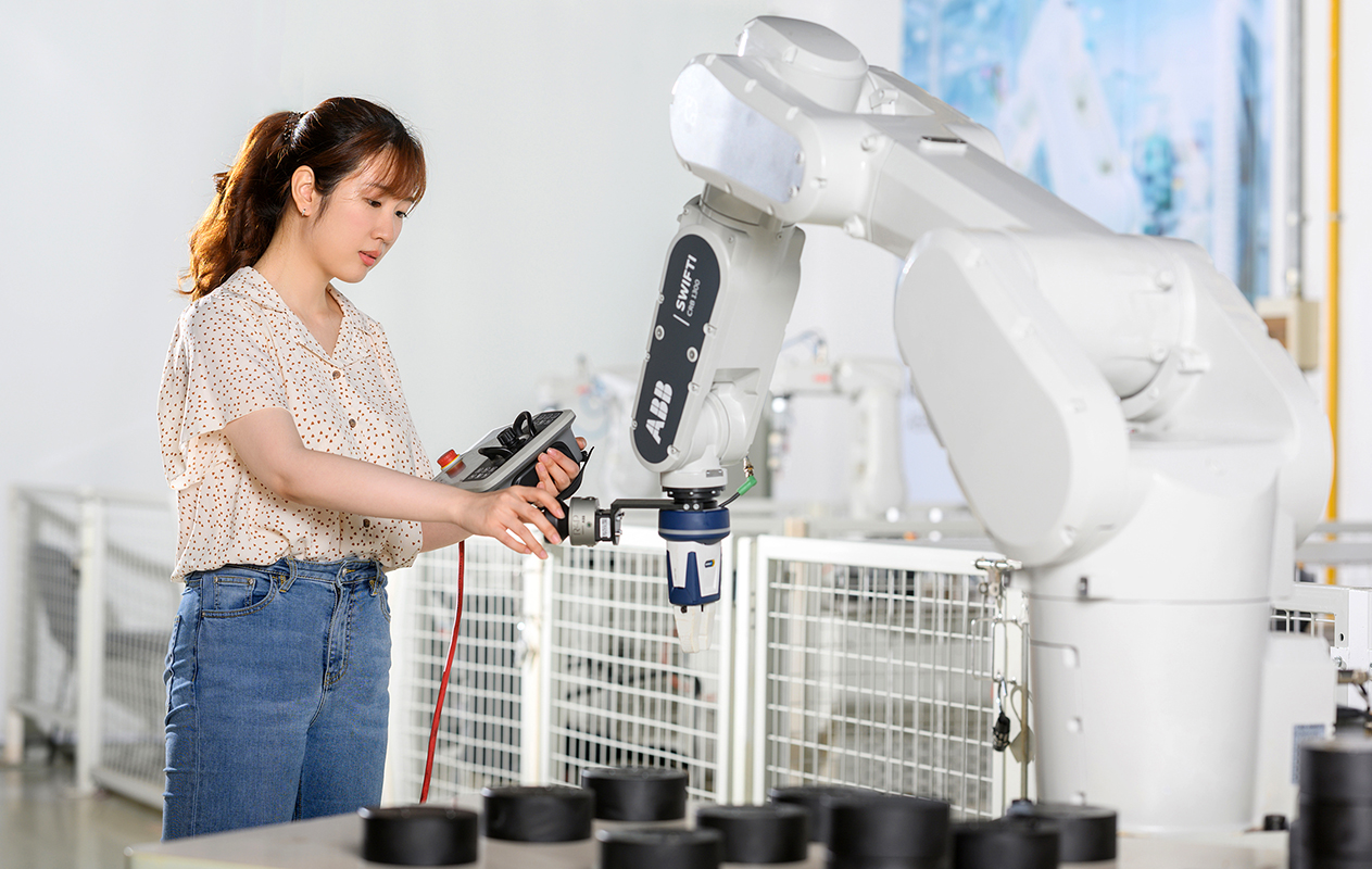 New Industrial Cobot Delivers Speed, Accuracy, And Safety | ABB ...