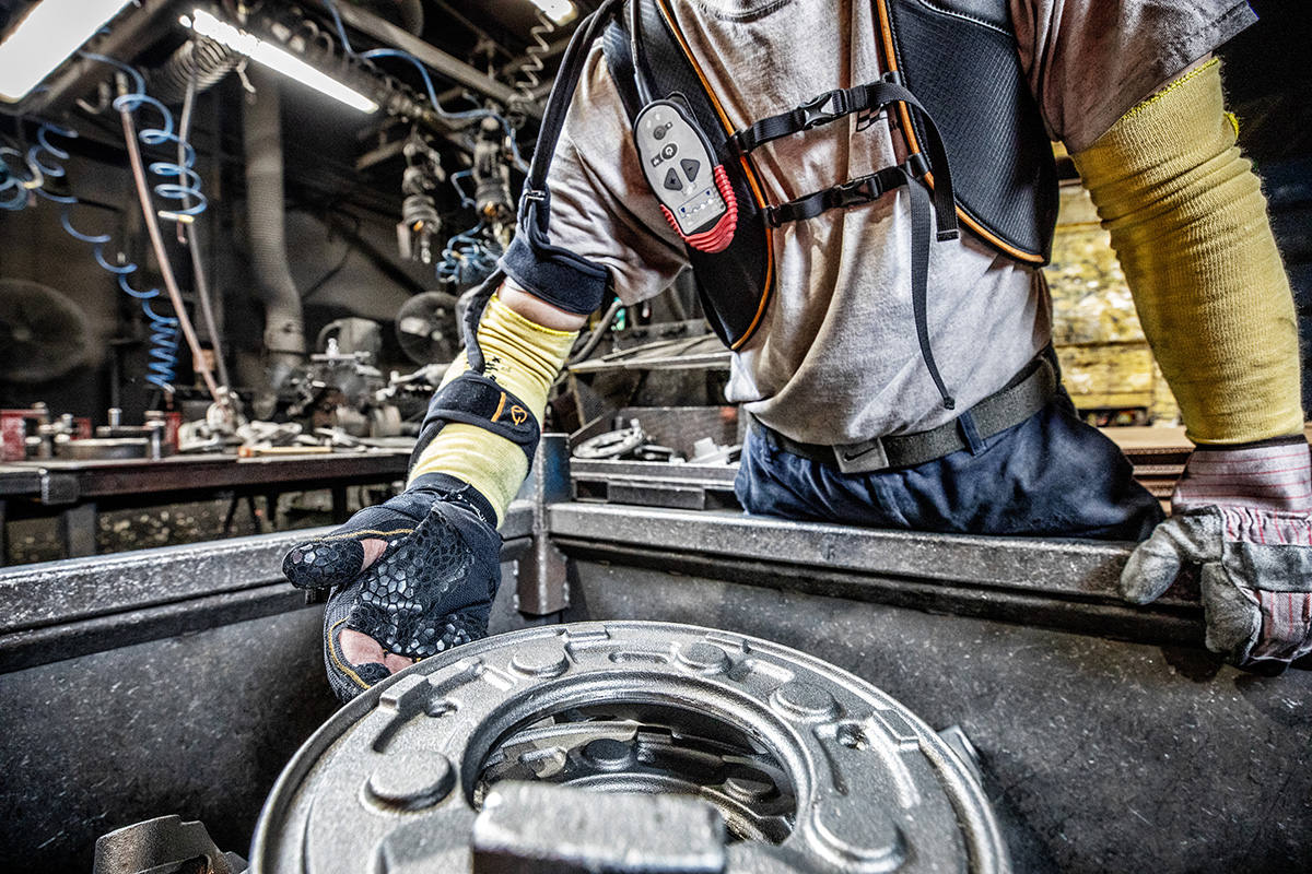 Bioservo Technologies' Ironhand exoskeleton glove at Waupaca Foundry.