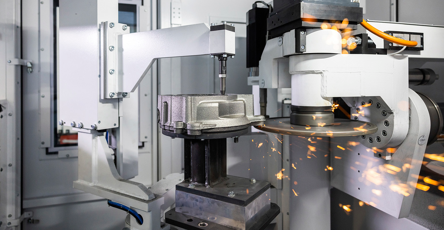 The Maus 600 automated grinding cell at Schmiedeberger Giesserei, Germany.