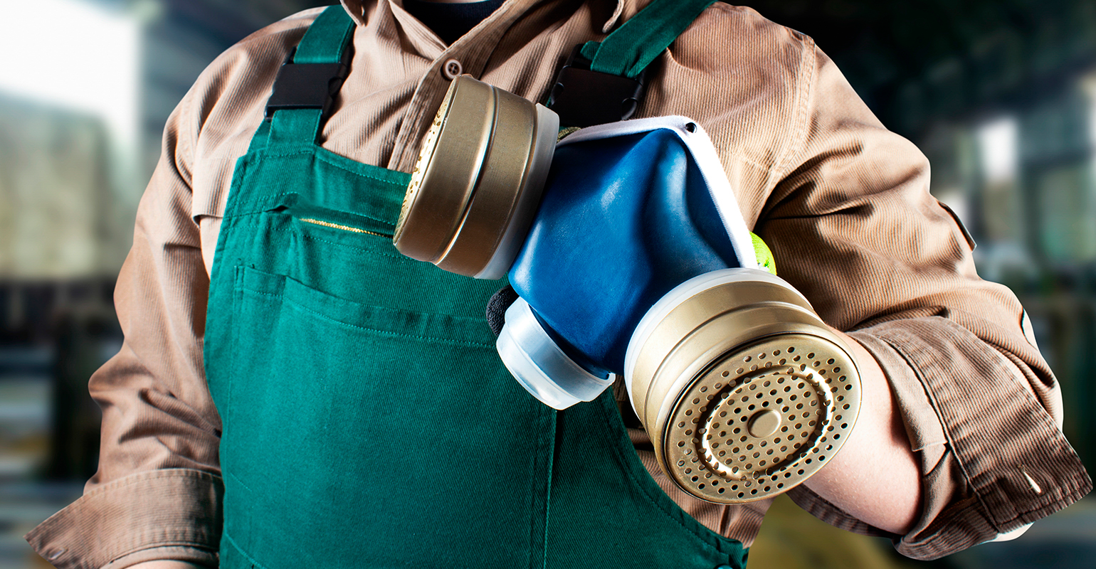 Worker with a respirator.