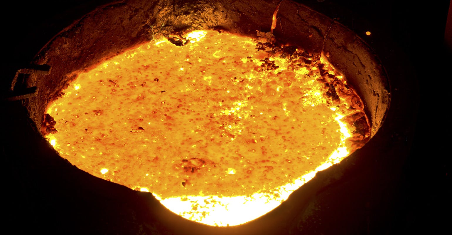 Eliminating iron oxide in the slag cover contacting the DI bath effectively stops the typical nodularity fade. Iron deoxidation stops fading.