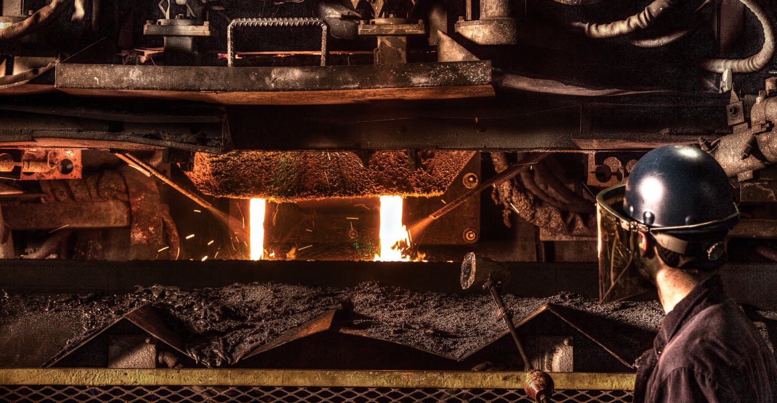 Dual pouring at Waupaca Foundry.