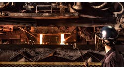 Dual pouring at Waupaca Foundry. Dual pouring at Waupaca Foundry.