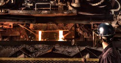 Dual pouring at Waupaca Foundry. Dual pouring at Waupaca Foundry.