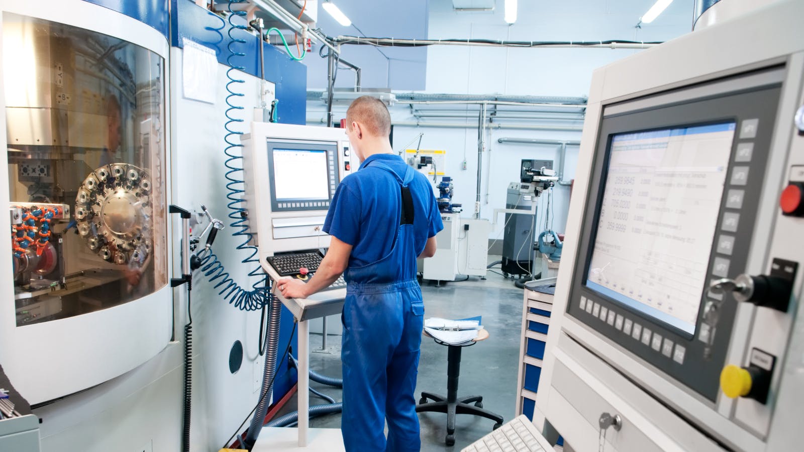 cncmachinist18291720dmitrikalinovskydreamstime