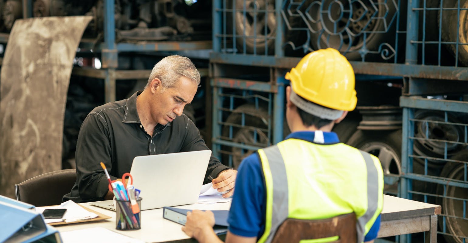 Supervisor and plant worker in discussion